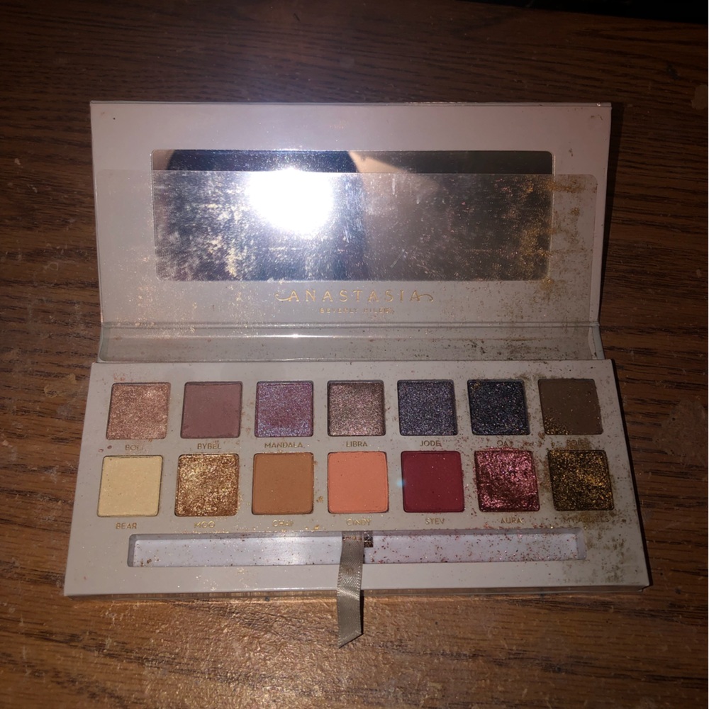 Carli Bybel eyeshadow palette